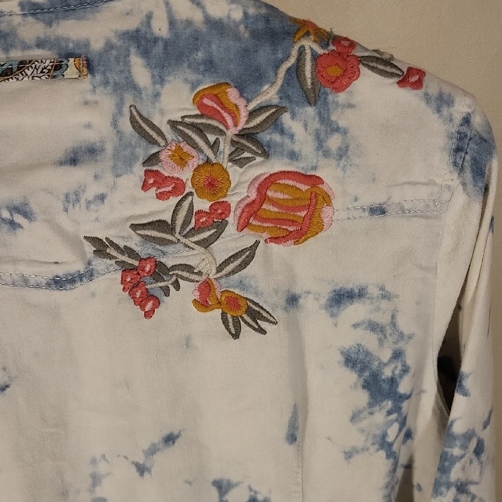 Micheal Ryan Embroidered Tie-Dye Denim Shirt  With Pearl Snaps- L - Picture 7 of 10